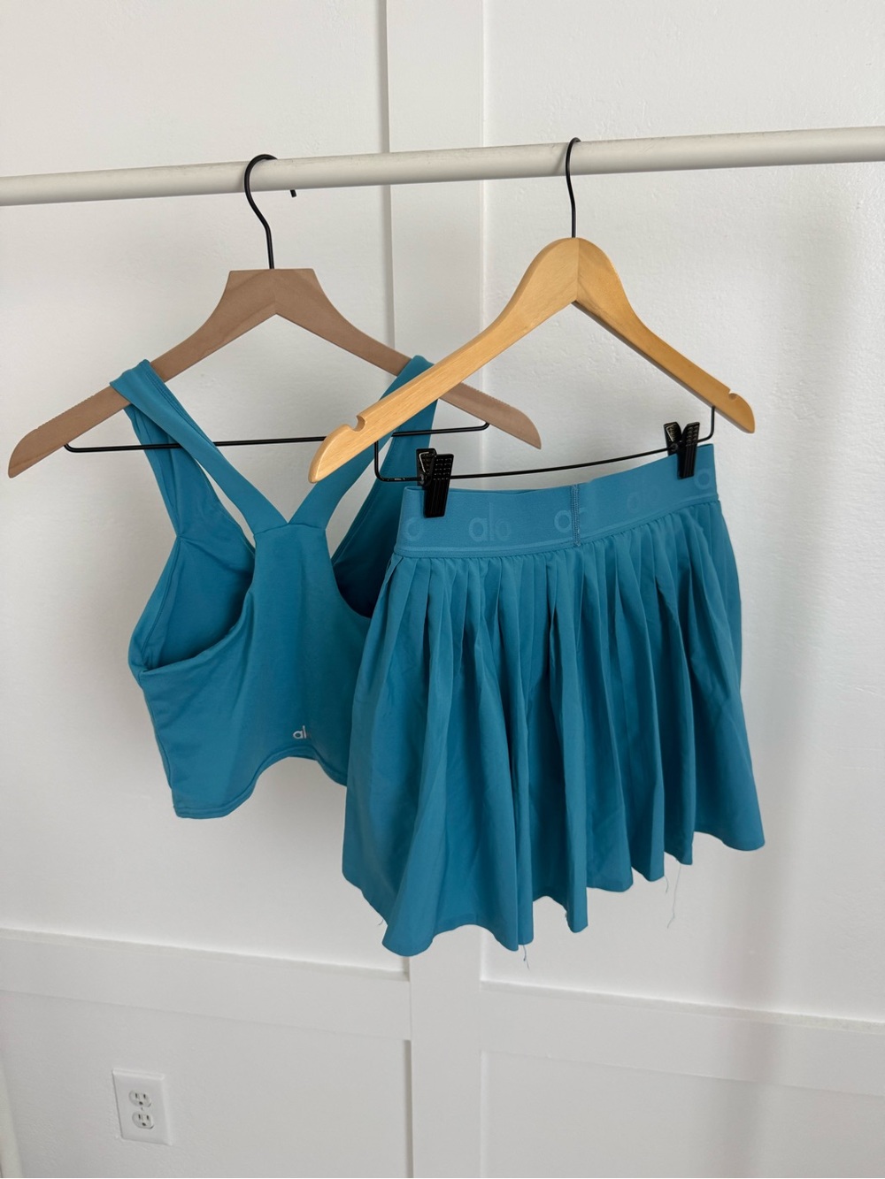 Alo Yoga Aqua Blue Skirt Set - Picture 4 of 4
